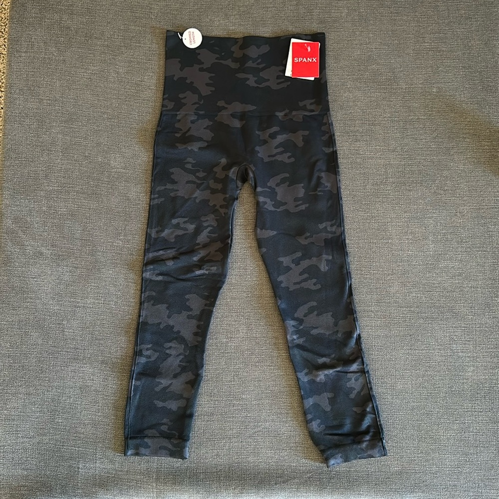 Spanx look at me now cropped legging in black camo. Size small, new with tags.